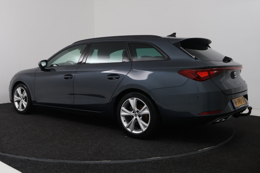 Seat Leon Sportstourer 1.5 TSI Style Business Intense (TREKHAAK, STOEL/STUUR VERWARMING, CARPLAY)