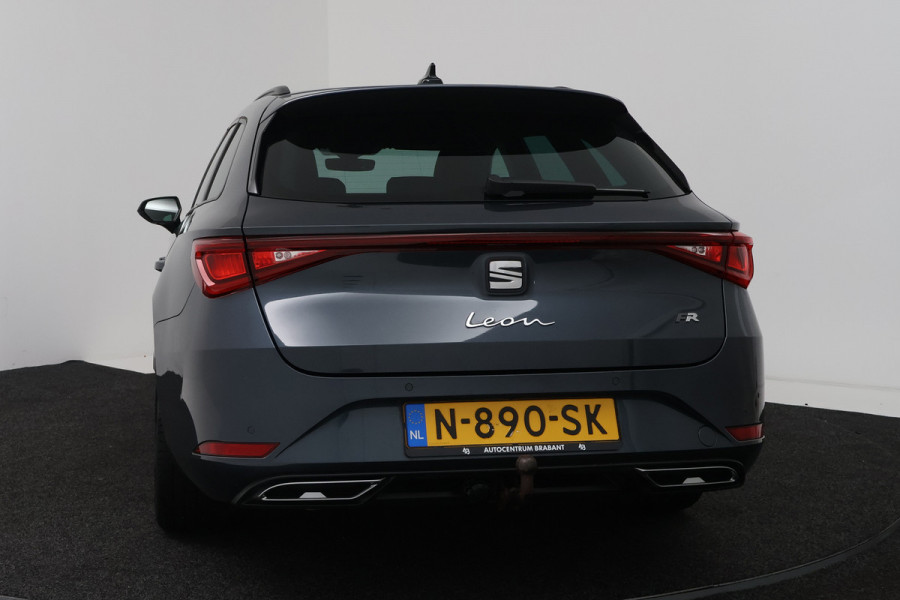Seat Leon Sportstourer 1.5 TSI Style Business Intense (TREKHAAK, STOEL/STUUR VERWARMING, CARPLAY)