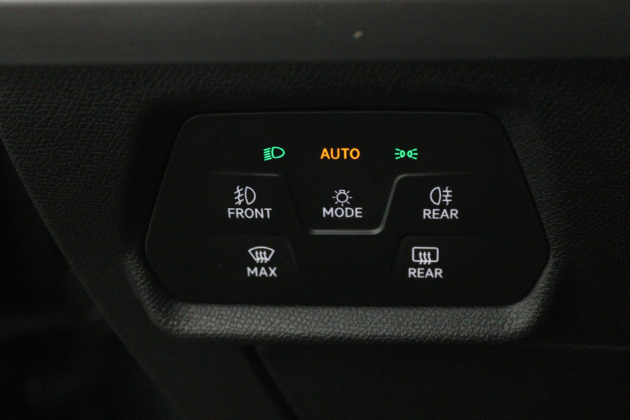 Seat Leon Sportstourer 1.5 TSI Style Business Intense (TREKHAAK, STOEL/STUUR VERWARMING, CARPLAY)