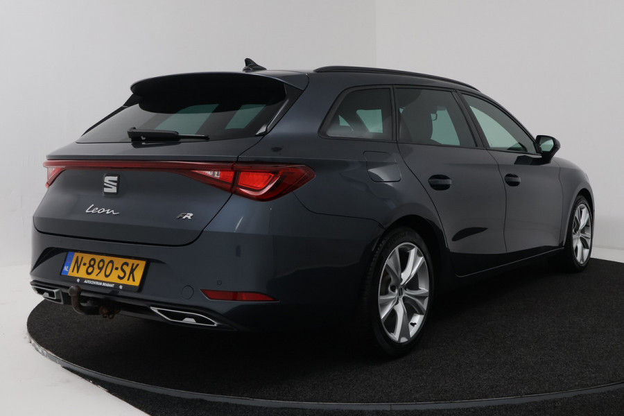 Seat Leon Sportstourer 1.5 TSI Style Business Intense (TREKHAAK, STOEL/STUUR VERWARMING, CARPLAY)