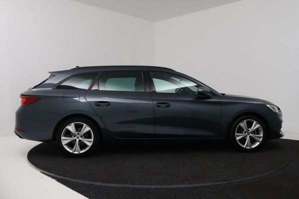 Seat Leon Sportstourer 1.5 TSI Style Business Intense (TREKHAAK, STOEL/STUUR VERWARMING, CARPLAY)