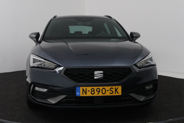 Seat Leon Sportstourer 1.5 TSI Style Business Intense (TREKHAAK, STOEL/STUUR VERWARMING, CARPLAY)