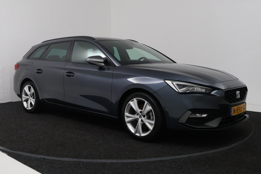 Seat Leon Sportstourer 1.5 TSI Style Business Intense (TREKHAAK, STOEL/STUUR VERWARMING, CARPLAY)