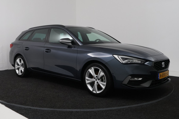 Seat Leon Sportstourer 1.5 TSI Style Business Intense (TREKHAAK, STOEL/STUUR VERWARMING, CARPLAY)