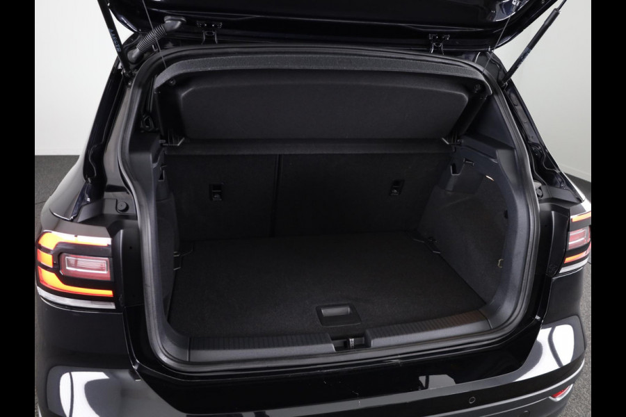 Volkswagen T-Cross 1.0 TSI Life ACTIVE 110 PK DSG | Navigatie | Airco automatisch | Parkeerassistent | Digitaal dashboard | 17"LM velgen |