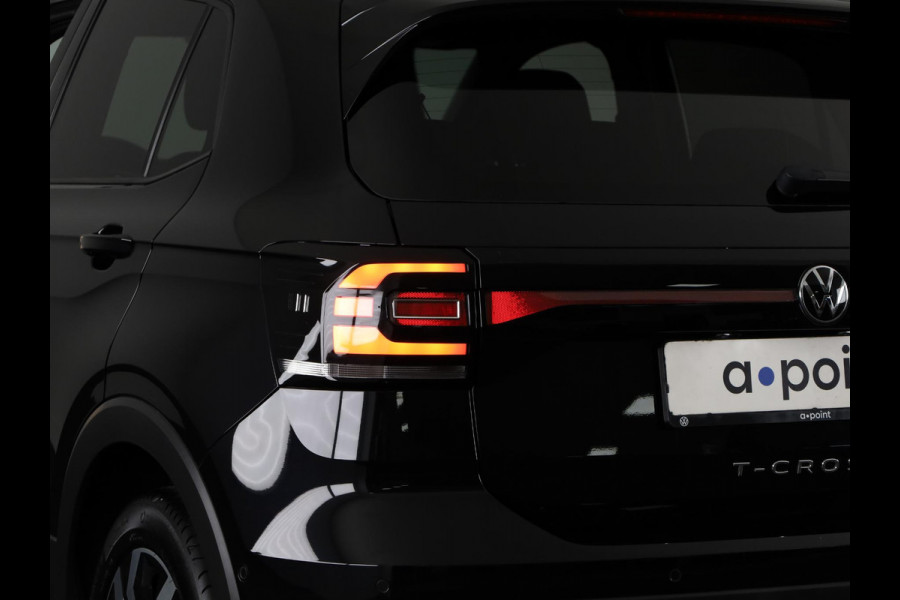 Volkswagen T-Cross 1.0 TSI Life ACTIVE 110 PK DSG | Navigatie | Airco automatisch | Parkeerassistent | Digitaal dashboard | 17"LM velgen |
