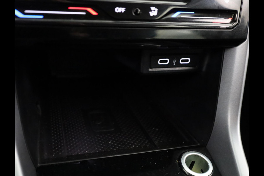 Volkswagen T-Cross 1.0 TSI Life ACTIVE 110 PK DSG | Navigatie | Airco automatisch | Parkeerassistent | Digitaal dashboard | 17"LM velgen |