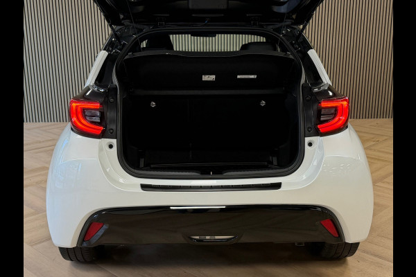 Toyota Yaris 1.5 Hybrid GR Sport AUT. CAMERA NAVIGATIE KEYLESS-GO LANE-ASSIST STOELVERWARMING AIRCO CRUISE