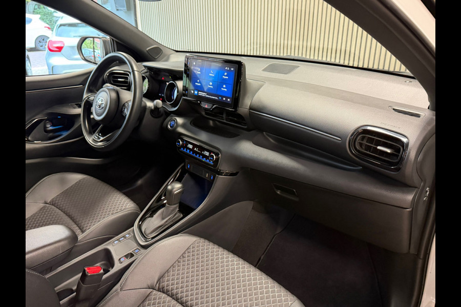 Toyota Yaris 1.5 Hybrid GR Sport AUT. CAMERA NAVIGATIE KEYLESS-GO LANE-ASSIST STOELVERWARMING AIRCO CRUISE