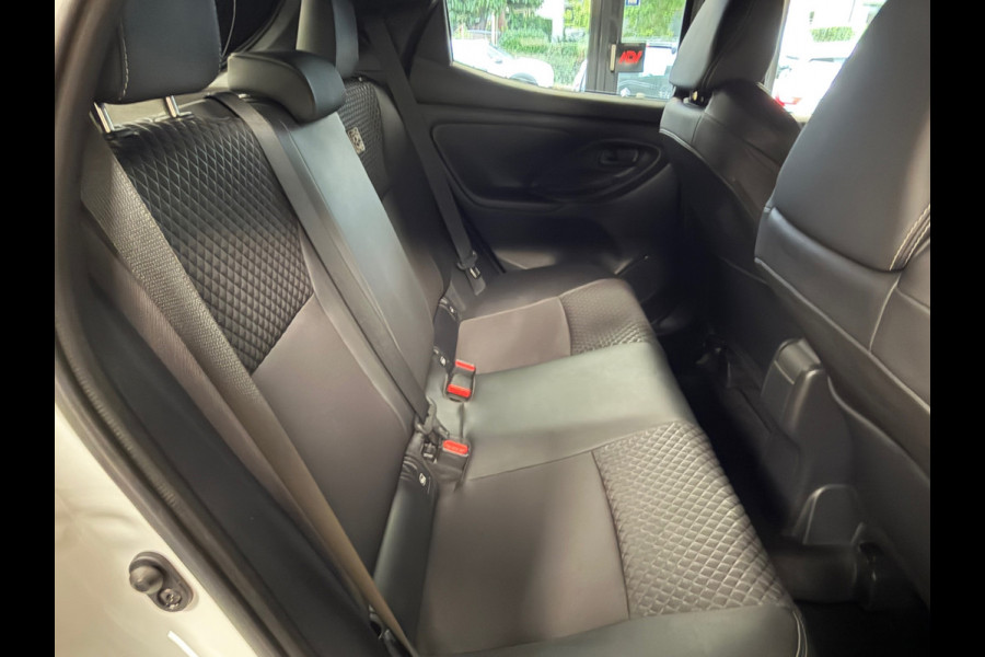 Toyota Yaris 1.5 Hybrid GR Sport AUT. CAMERA NAVIGATIE KEYLESS-GO LANE-ASSIST STOELVERWARMING AIRCO CRUISE