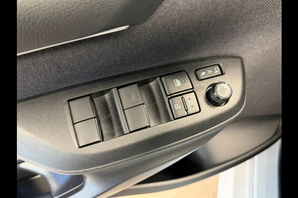 Toyota Yaris 1.5 Hybrid GR Sport AUT. CAMERA NAVIGATIE KEYLESS-GO LANE-ASSIST STOELVERWARMING AIRCO CRUISE