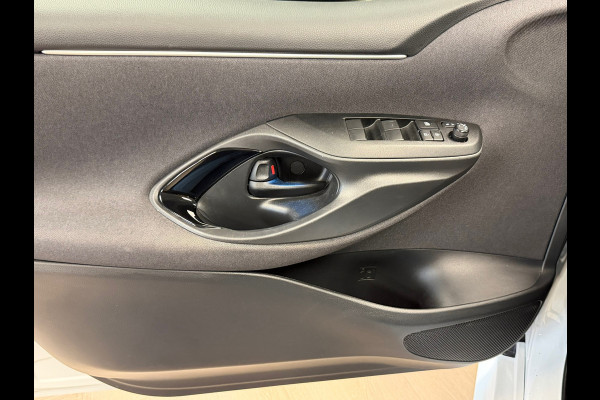 Toyota Yaris 1.5 Hybrid GR Sport AUT. CAMERA NAVIGATIE KEYLESS-GO LANE-ASSIST STOELVERWARMING AIRCO CRUISE