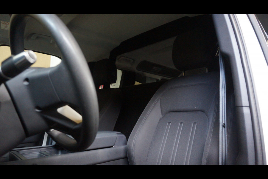 Land Rover Defender 2.0 D240 110 S | Grijs kenteken | BTW-auto