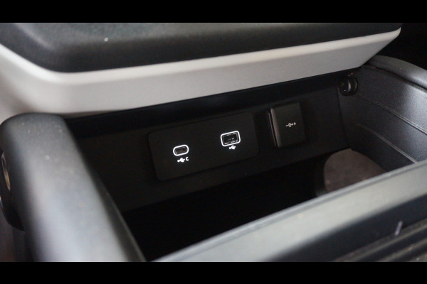 Land Rover Defender 2.0 D240 110 S | Grijs kenteken | BTW-auto