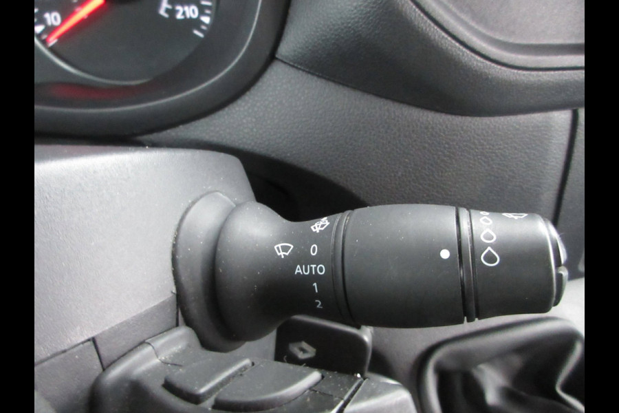 Renault Master T35 2.3 dCi 180pk, L2, Navi, Camera, LED, 2x Schuifdeur, Trekhaak, 3-Zits.
