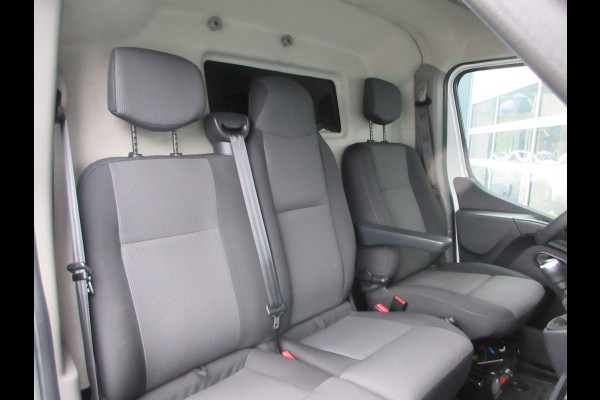 Renault Master T35 2.3 dCi 180pk, L2, Navi, Camera, LED, 2x Schuifdeur, Trekhaak, 3-Zits.