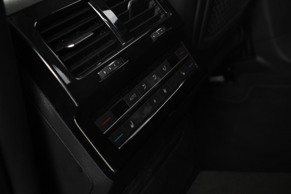 Volkswagen Touareg 3.0 TSi eHybrid 4MOTION Trekhaak, Memory Seat, Luchtvering, Elektrisch glazen panorama-dak