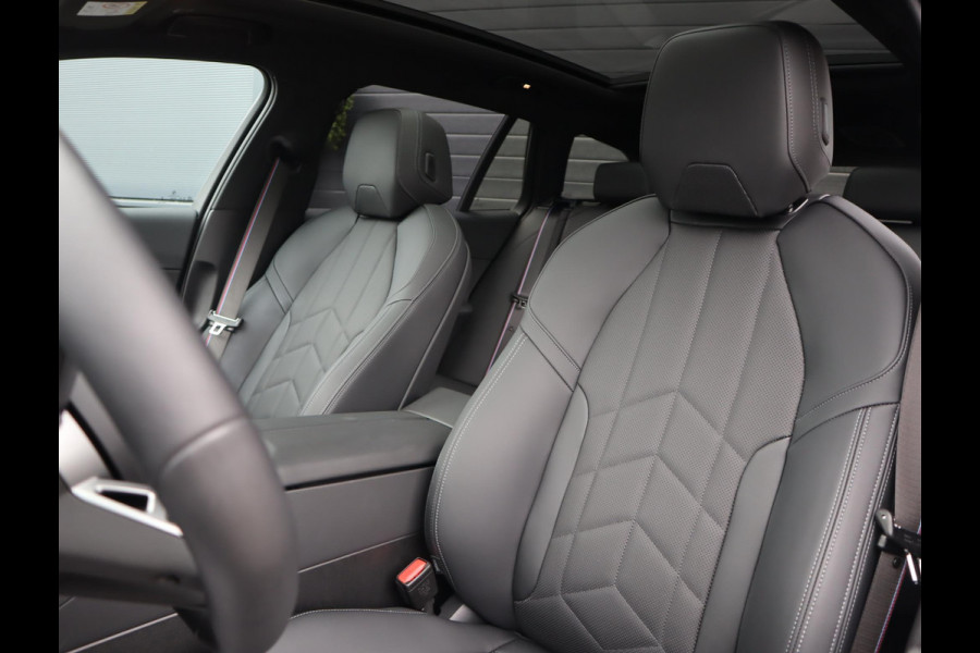 BMW 5 Serie Touring 520i | Pano | 360 Camera | HUD | Trekhaak | Bowers & Wilkins
