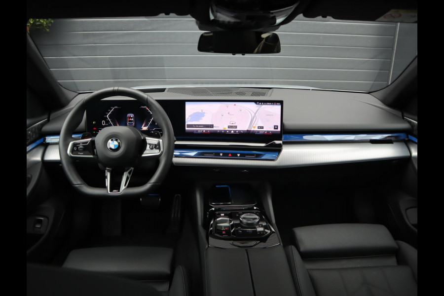 BMW 5 Serie Touring 520i | Pano | 360 Camera | HUD | Trekhaak | Bowers & Wilkins