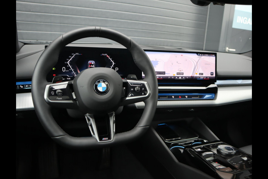 BMW 5 Serie Touring 520i | Pano | 360 Camera | HUD | Trekhaak | Bowers & Wilkins