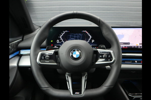 BMW 5 Serie Touring 520i | Pano | 360 Camera | HUD | Trekhaak | Bowers & Wilkins