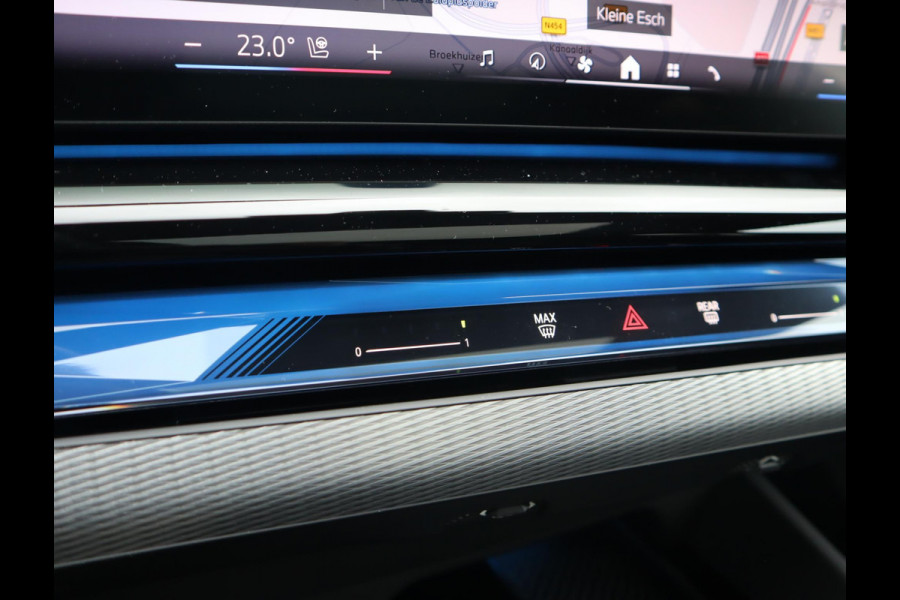 BMW 5 Serie Touring 520i | Pano | 360 Camera | HUD | Trekhaak | Bowers & Wilkins