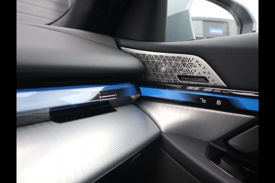 BMW 5 Serie Touring 520i | Pano | 360 Camera | HUD | Trekhaak | Bowers & Wilkins