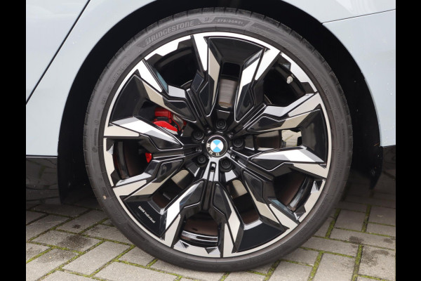BMW 5 Serie Touring 520i | Pano | 360 Camera | HUD | Trekhaak | Bowers & Wilkins