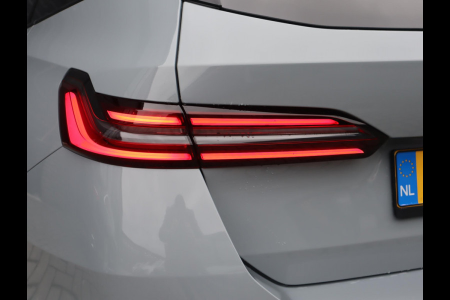 BMW 5 Serie Touring 520i | Pano | 360 Camera | HUD | Trekhaak | Bowers & Wilkins
