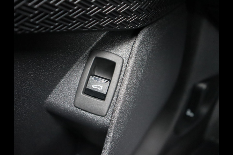 BMW X1 sDrive18i | Panorama | Camera | Trekhaak