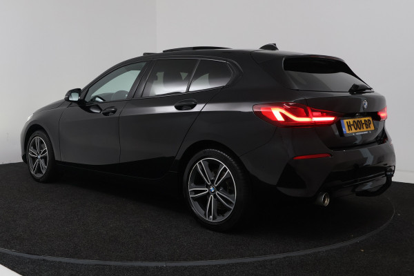 BMW 1-serie 118i Executive Edition (PANORAMADAK, STOELVERWARMING, TREKHAAK AFNEEMBAAR, CAMERA)