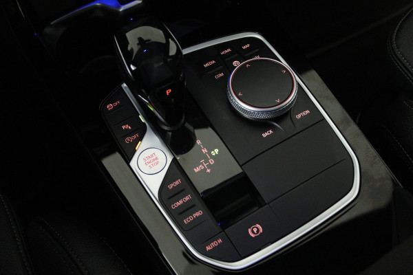 BMW 1-serie 118i Executive Edition (PANORAMADAK, STOELVERWARMING, TREKHAAK AFNEEMBAAR, CAMERA)