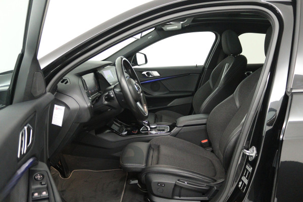 BMW 1-serie 118i Executive Edition (PANORAMADAK, STOELVERWARMING, TREKHAAK AFNEEMBAAR, CAMERA)
