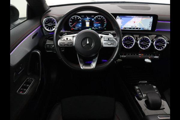 Mercedes-Benz CLA-Klasse Shooting Brake 250 e Business Solution AMG Limited | SOH 91,7% | Panoramadak | Leder/alcantara | Stoelverwarming | Camera | Park assist | Sfeerverlichting | Carplay | Climate control