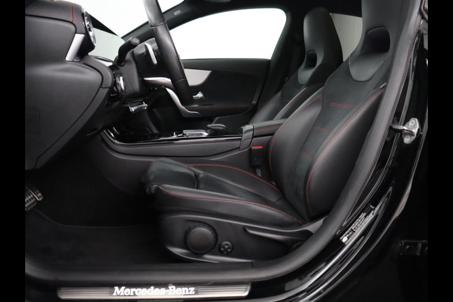 Mercedes-Benz CLA-Klasse Shooting Brake 250 e Business Solution AMG Limited | SOH 91,7% | Panoramadak | Leder/alcantara | Stoelverwarming | Camera | Park assist | Sfeerverlichting | Carplay | Climate control