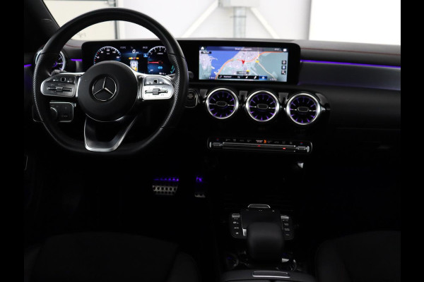 Mercedes-Benz CLA-Klasse Shooting Brake 250 e Business Solution AMG Limited | SOH 91,7% | Panoramadak | Leder/alcantara | Stoelverwarming | Camera | Park assist | Sfeerverlichting | Carplay | Climate control