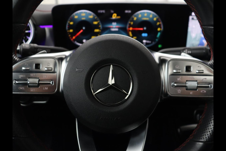 Mercedes-Benz CLA-Klasse Shooting Brake 250 e Business Solution AMG Limited | SOH 91,7% | Panoramadak | Leder/alcantara | Stoelverwarming | Camera | Park assist | Sfeerverlichting | Carplay | Climate control