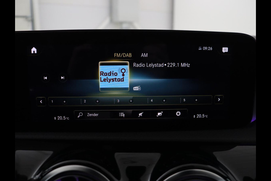 Mercedes-Benz CLA-Klasse Shooting Brake 250 e Business Solution AMG Limited | SOH 91,7% | Panoramadak | Leder/alcantara | Stoelverwarming | Camera | Park assist | Sfeerverlichting | Carplay | Climate control