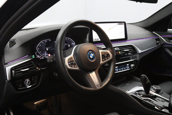 BMW 5 Serie Touring 530e 293 PK Business Edition Plus PHEV, Individual Int. Panoramadak, Adap. Cruise Control