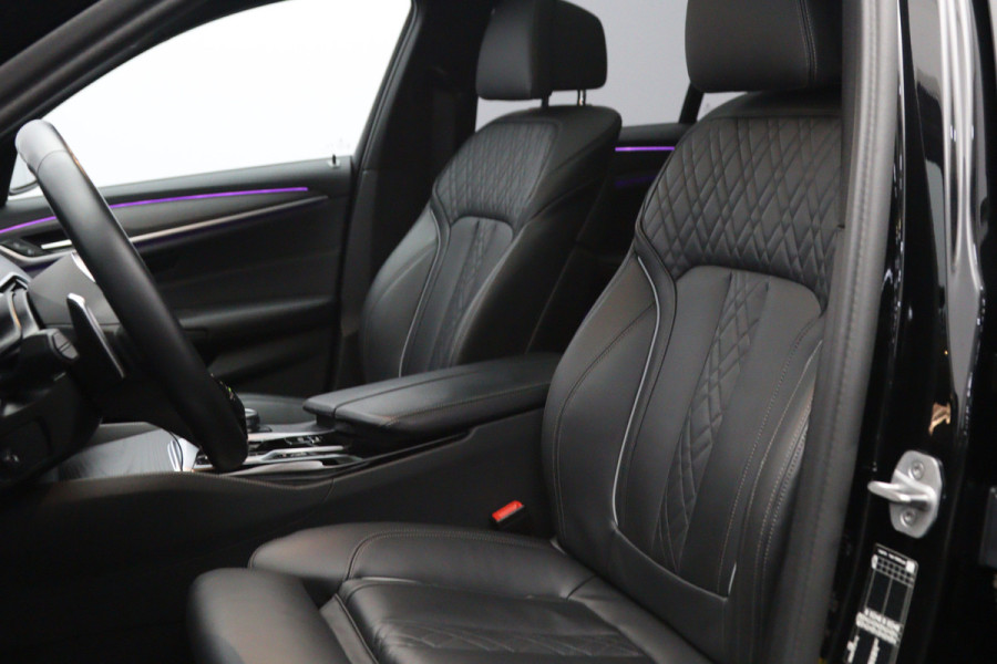 BMW 5 Serie Touring 530e 293 PK Business Edition Plus PHEV, Individual Int. Panoramadak, Adap. Cruise Control