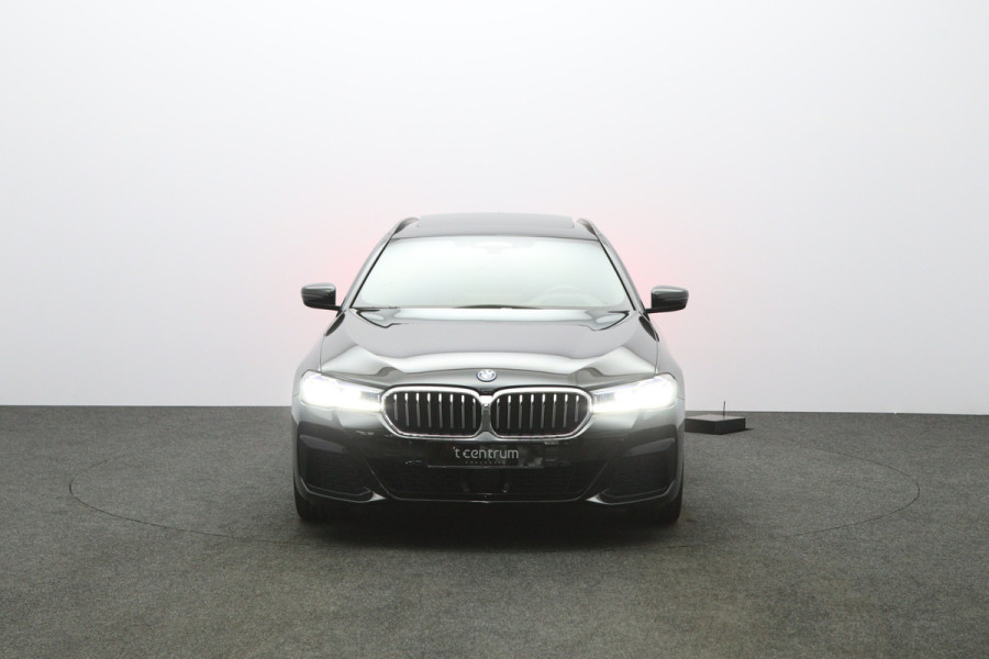 BMW 5 Serie Touring 530e 293 PK Business Edition Plus PHEV, Individual Int. Panoramadak, Adap. Cruise Control