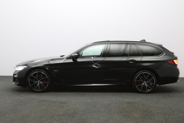 BMW 5 Serie Touring 530e 293 PK Business Edition Plus PHEV, Individual Int. Panoramadak, Adap. Cruise Control