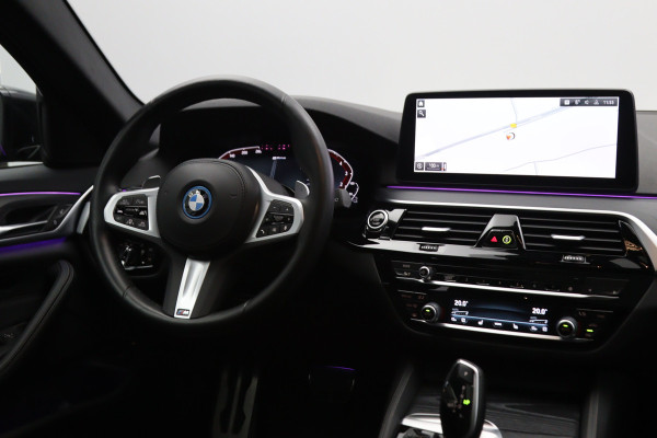BMW 5 Serie Touring 530e 293 PK Business Edition Plus PHEV, Individual Int. Panoramadak, Adap. Cruise Control