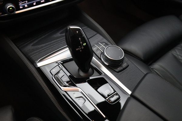 BMW 5 Serie Touring 530e 293 PK Business Edition Plus PHEV, Individual Int. Panoramadak, Adap. Cruise Control