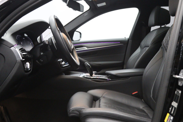 BMW 5 Serie Touring 530e 293 PK Business Edition Plus PHEV, Individual Int. Panoramadak, Adap. Cruise Control