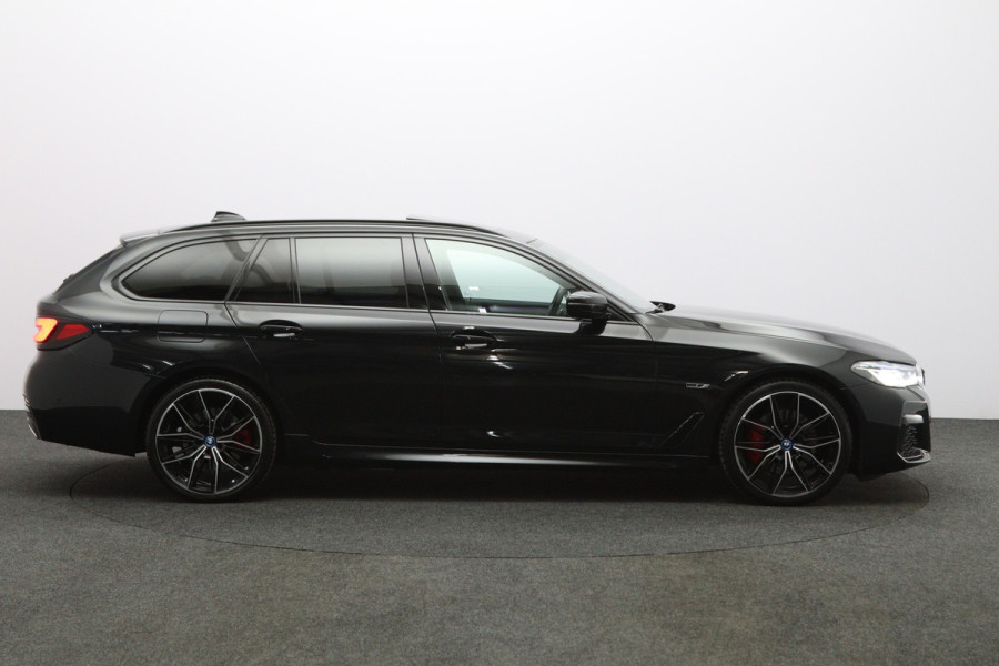 BMW 5 Serie Touring 530e 293 PK Business Edition Plus PHEV, Individual Int. Panoramadak, Adap. Cruise Control