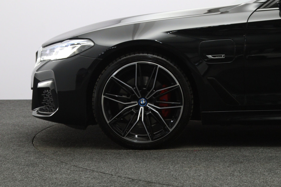 BMW 5 Serie Touring 530e 293 PK Business Edition Plus PHEV, Individual Int. Panoramadak, Adap. Cruise Control