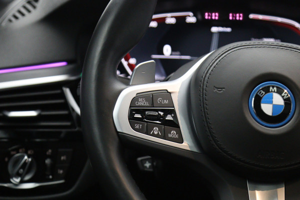 BMW 5 Serie Touring 530e 293 PK Business Edition Plus PHEV, Individual Int. Panoramadak, Adap. Cruise Control