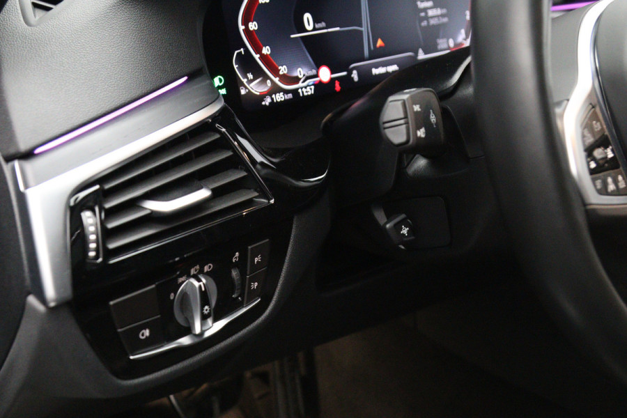 BMW 5 Serie Touring 530e 293 PK Business Edition Plus PHEV, Individual Int. Panoramadak, Adap. Cruise Control