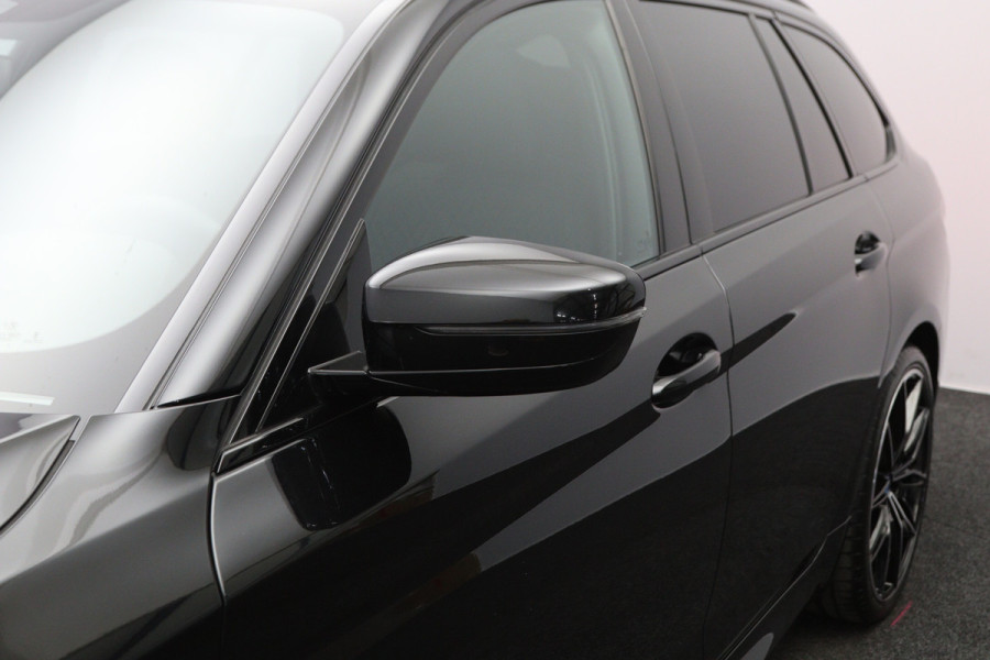 BMW 5 Serie Touring 530e 293 PK Business Edition Plus PHEV, Individual Int. Panoramadak, Adap. Cruise Control